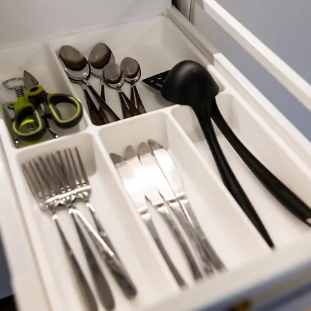 Charming 1br In Superb Location, Free Parking & Wi-fi Apartamento