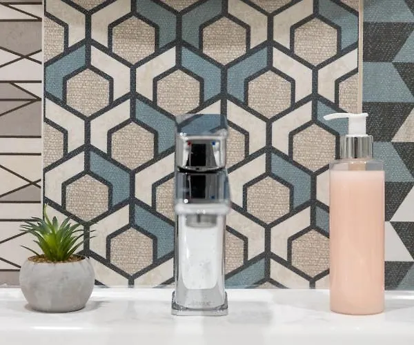 Korter Charming 1br In Superb Location, Free Parking & Wi-fi